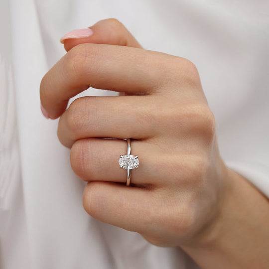 CAMELLIA- Oval natural Diamond 18k White Gold Hidden Halo