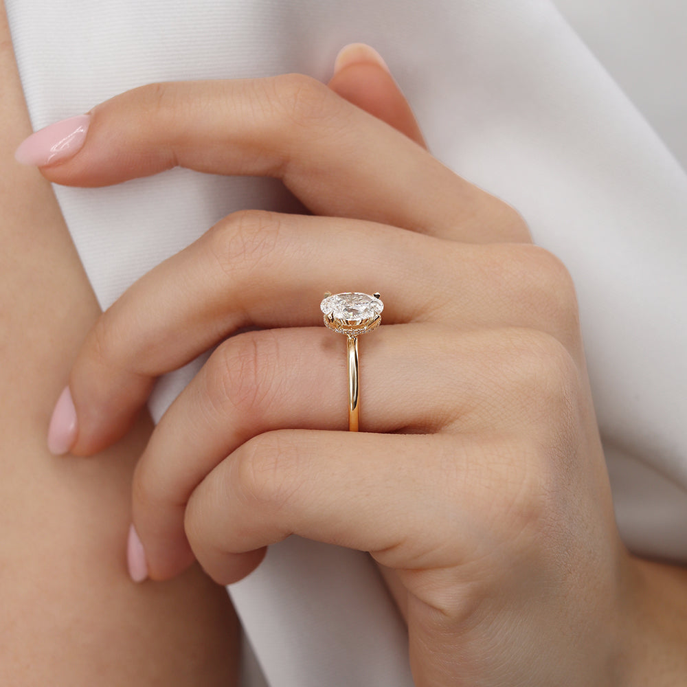 CAMELLIA - Oval natural Diamond 18k Yellow Gold Hidden Halo