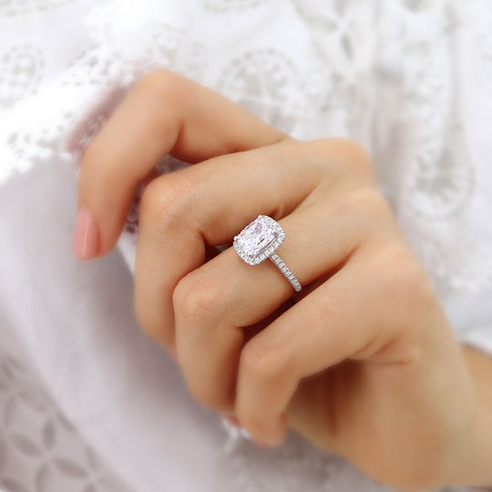 MAGNOLIA - Elongated Cushion Lab Diamond 18k Yellow Gold Halo