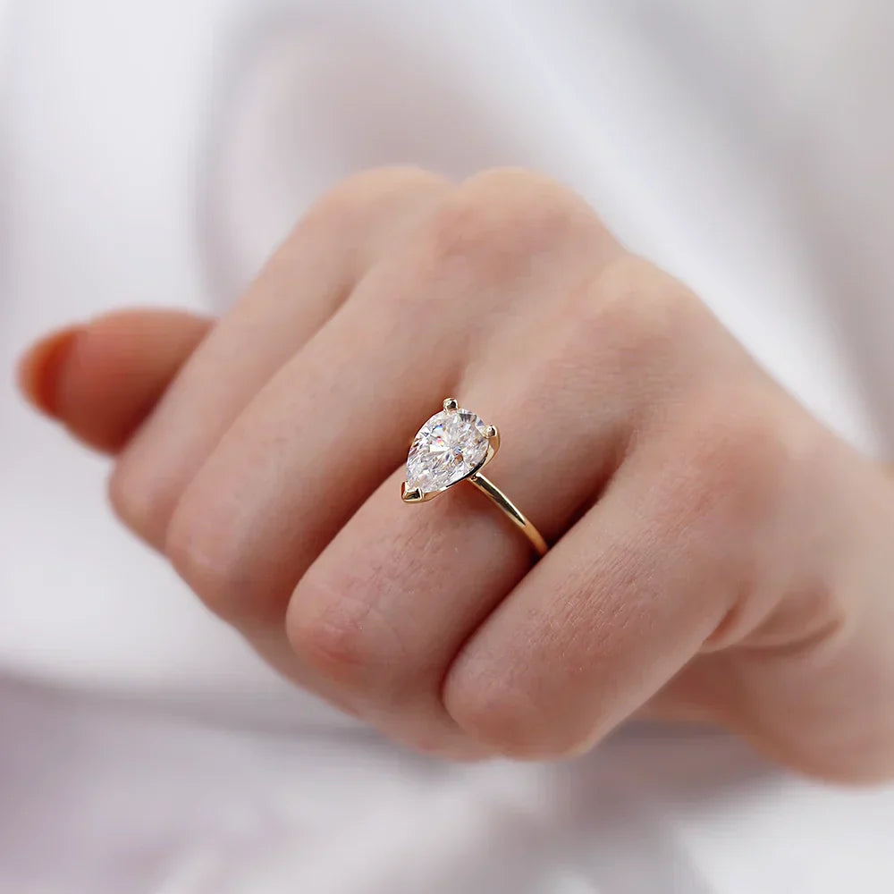 ORCHID - Pear Lab Diamond 18k Yellow Gold Petite Solitaire