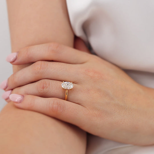 TULIP - Oval Natural Diamond 18k Yellow Gold Solitaire